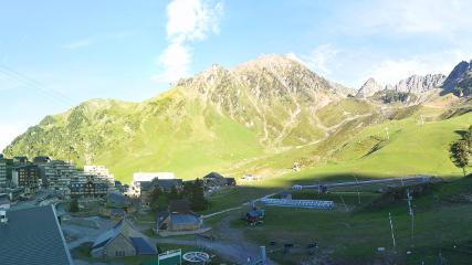 Grand Tourmalet: La mongie village - 1750m (skaping.com)