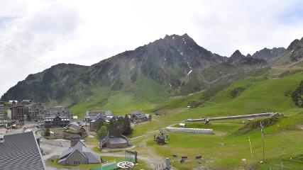 Grand Tourmalet: La mongie village - 1750m (skaping.com)
