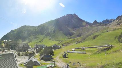 Grand Tourmalet: La mongie village - 1750m (skaping.com)