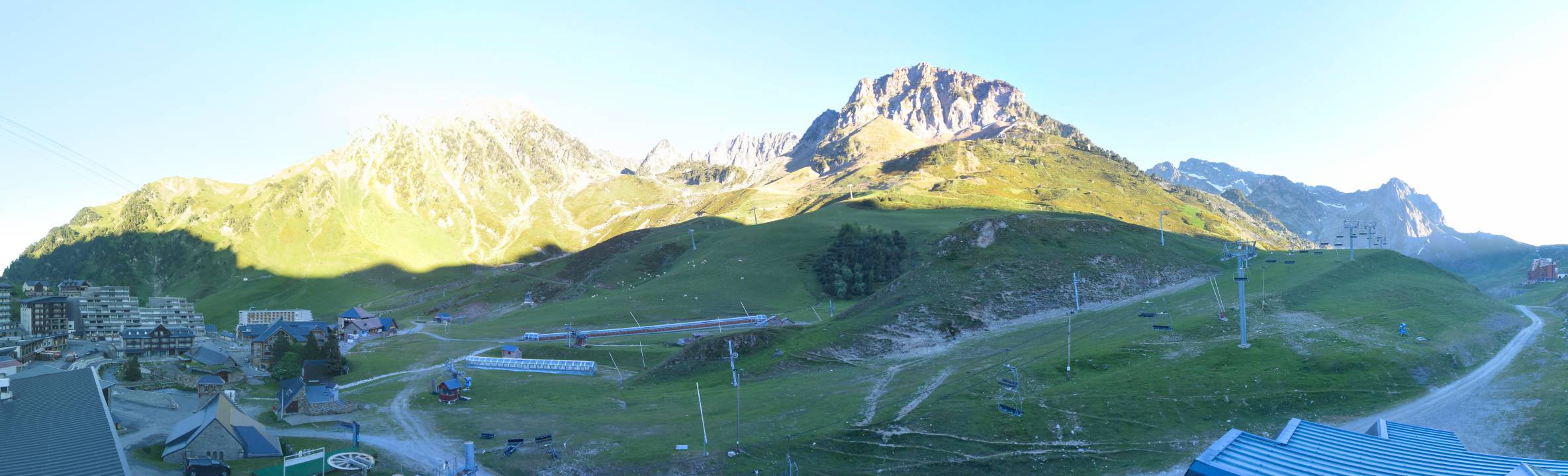 Webcam Grand Tourmalet: La mongie village - 1750m