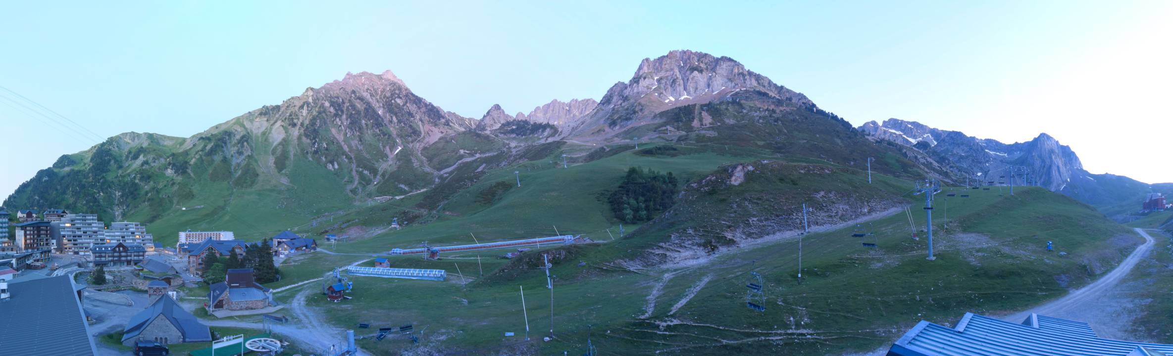 Webcam Grand Tourmalet: La mongie village - 1750m