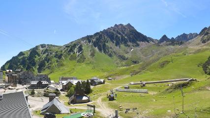 Grand Tourmalet: La mongie village - 1750m (skaping.com)