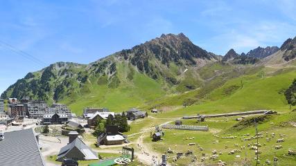 Grand Tourmalet: La mongie village - 1750m (skaping.com)