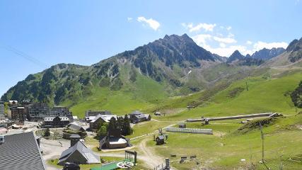 Grand Tourmalet: La mongie village - 1750m (skaping.com)