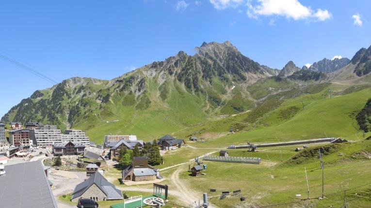 Webcam Grand Tourmalet: La mongie village - 1750m