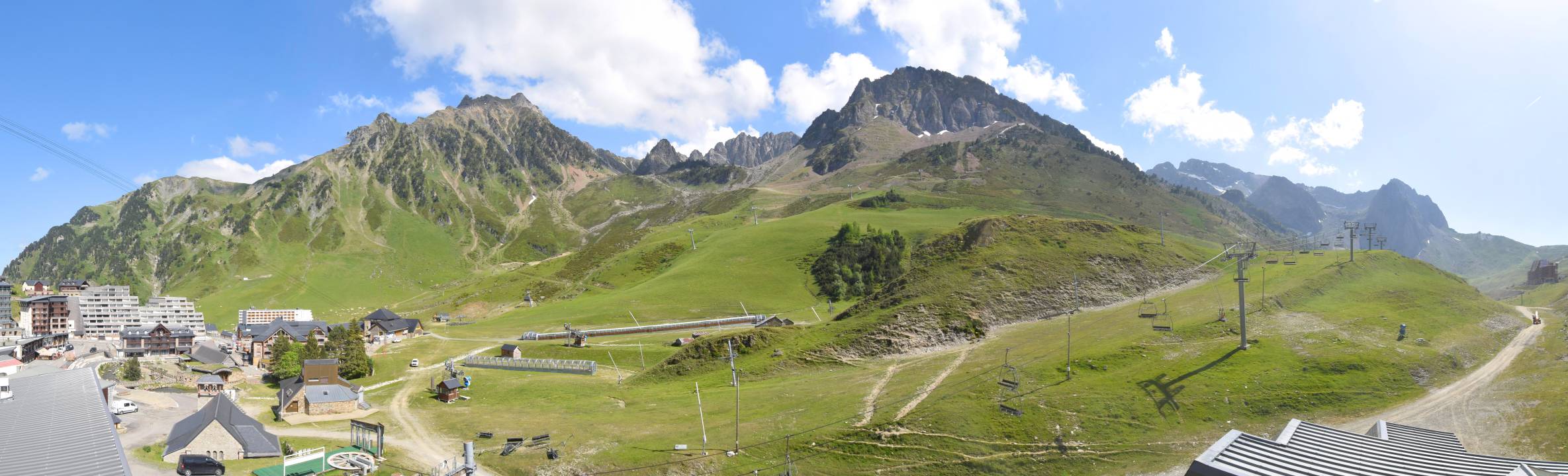 Webcam Grand Tourmalet: La mongie village - 1750m