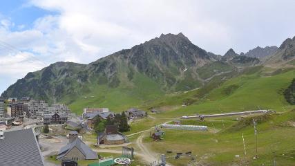 Grand Tourmalet: La mongie village - 1750m (skaping.com)