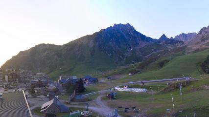 Grand Tourmalet: La mongie village - 1750m (skaping.com)