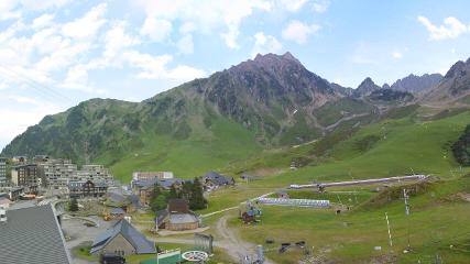 Grand Tourmalet: La mongie village - 1750m (skaping.com)