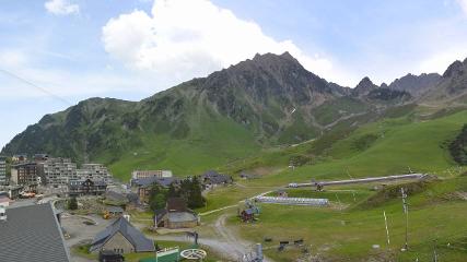 Grand Tourmalet: La mongie village - 1750m (skaping.com)
