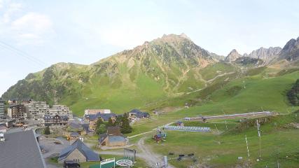 Grand Tourmalet: La mongie village - 1750m (skaping.com)