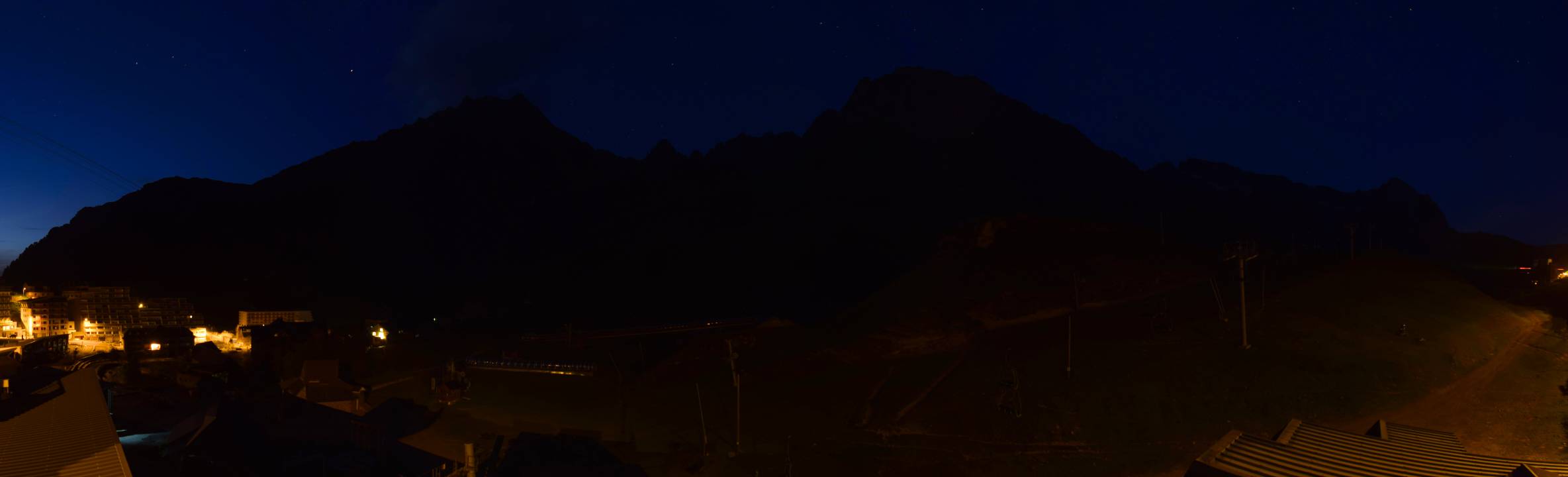 Webcam Grand Tourmalet: La mongie village - 1750m