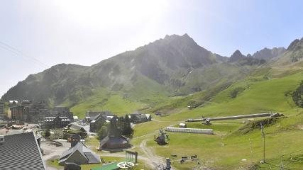 Grand Tourmalet: La mongie village - 1750m (skaping.com)