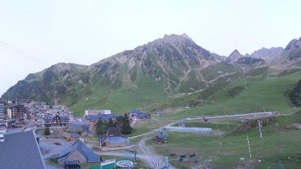Grand Tourmalet: La mongie village - 1750m (skaping.com)