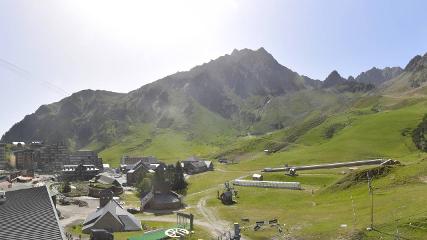Grand Tourmalet: La mongie village - 1750m (skaping.com)