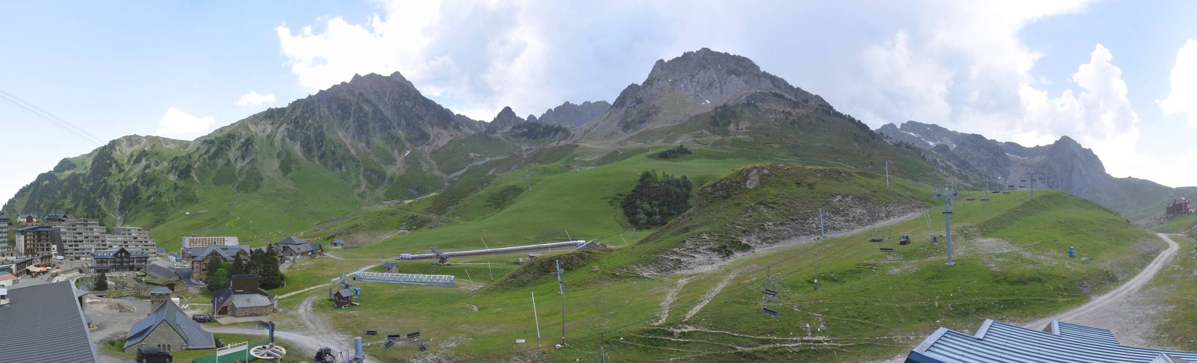 Webcam Grand Tourmalet: La mongie village - 1750m