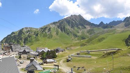 Grand Tourmalet: La mongie village - 1750m (skaping.com)