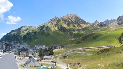 Grand Tourmalet: La mongie village - 1750m (skaping.com)