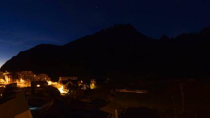Grand Tourmalet: La mongie village - 1750m (skaping.com)