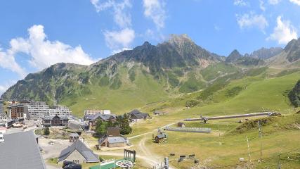 Grand Tourmalet: La mongie village - 1750m (skaping.com)