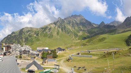 Grand Tourmalet: La mongie village - 1750m (skaping.com)