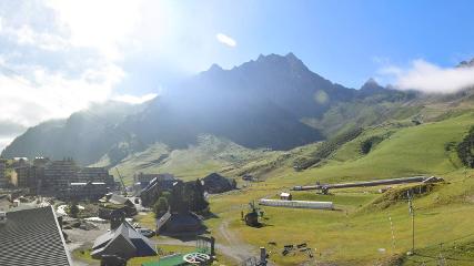 Grand Tourmalet: La mongie village - 1750m (skaping.com)