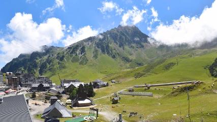 Grand Tourmalet: La mongie village - 1750m (skaping.com)