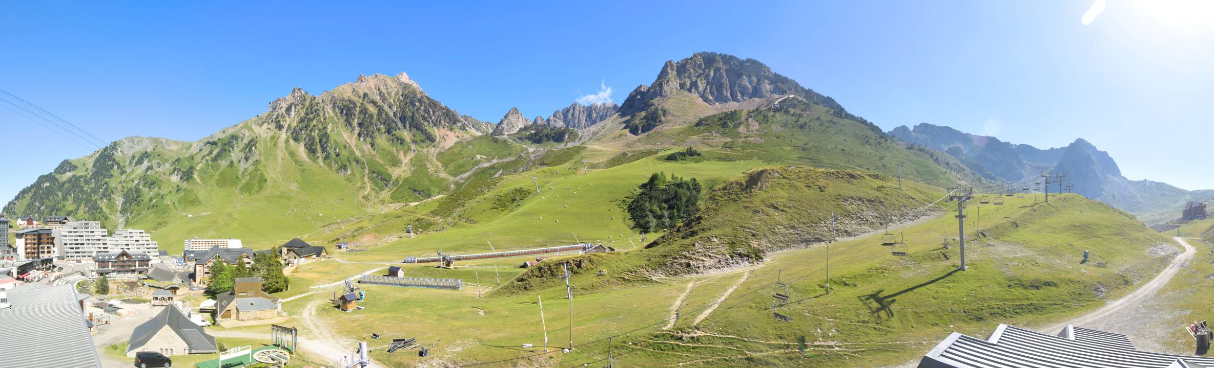 Webcam Grand Tourmalet: La mongie village - 1750m