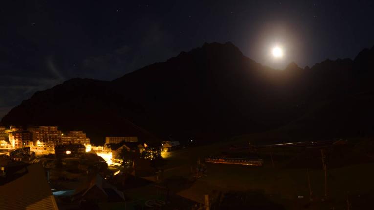 Webcam Grand Tourmalet: La mongie village - 1750m