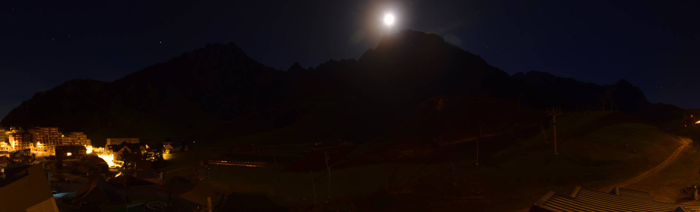 Webcam Grand Tourmalet: La mongie village - 1750m