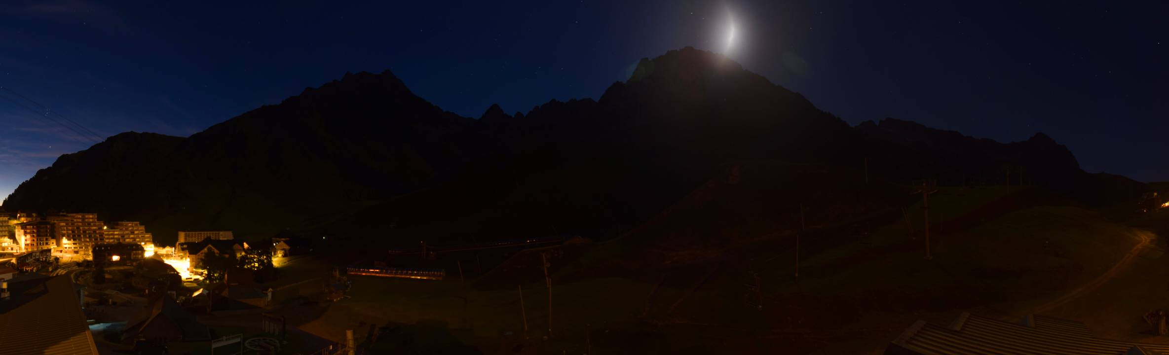 Webcam Grand Tourmalet: La mongie village - 1750m