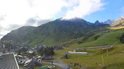 Grand Tourmalet: La mongie village - 1750m (skaping.com)