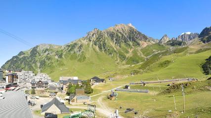 Grand Tourmalet: La mongie village - 1750m (skaping.com)