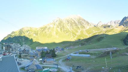 Grand Tourmalet: La mongie village - 1750m (skaping.com)