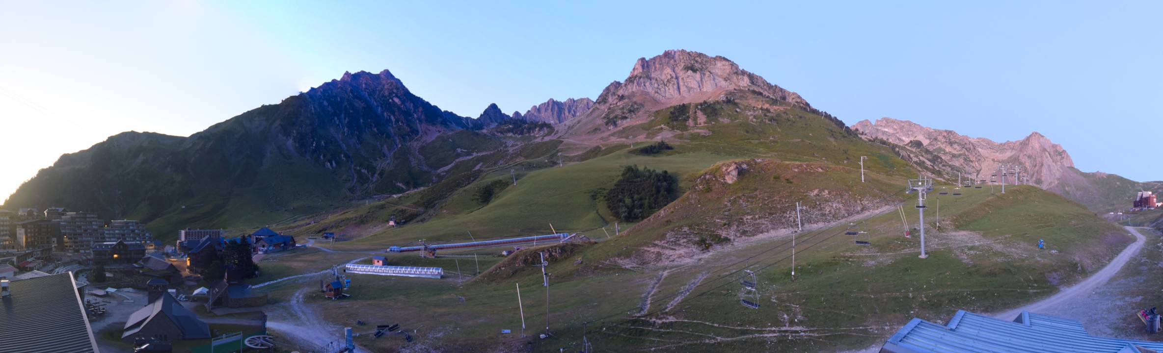Webcam Grand Tourmalet: La mongie village - 1750m