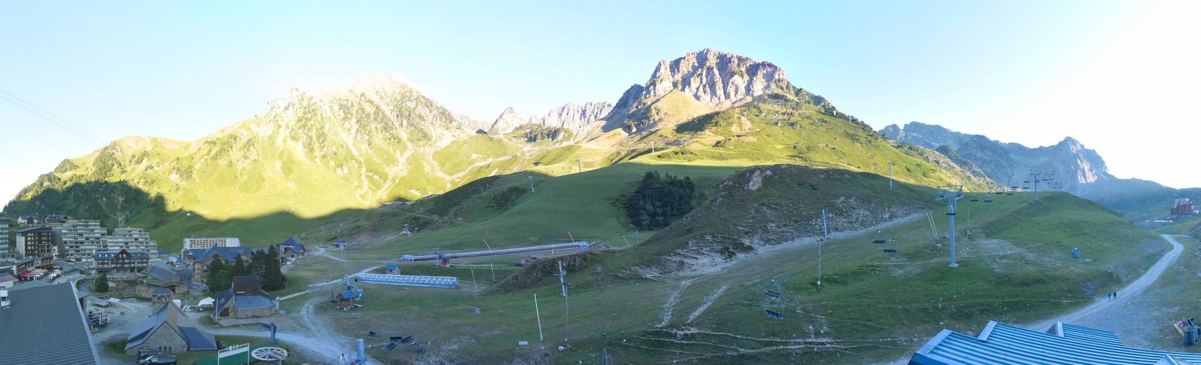 Webcam Grand Tourmalet: La mongie village - 1750m