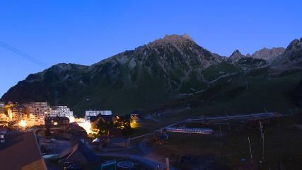 Grand Tourmalet: La mongie village - 1750m (skaping.com)