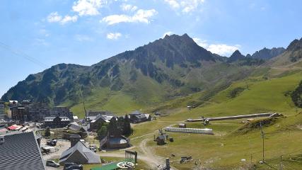 Grand Tourmalet: La mongie village - 1750m (skaping.com)