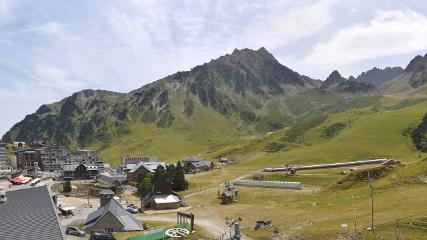 Grand Tourmalet: La mongie village - 1750m (skaping.com)