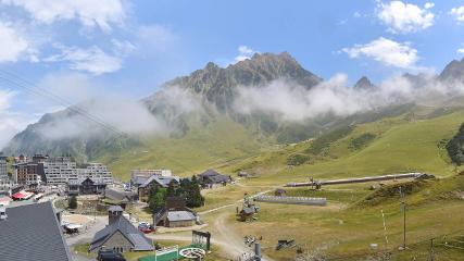 Grand Tourmalet: La mongie village - 1750m (skaping.com)