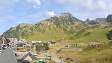 Grand Tourmalet: La mongie village - 1750m (skaping.com)
