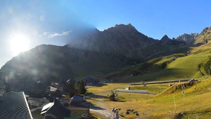 Grand Tourmalet: La mongie village - 1750m (skaping.com)