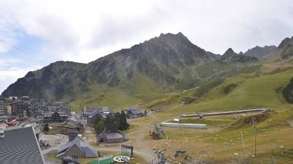 Grand Tourmalet: La mongie village - 1750m (skaping.com)