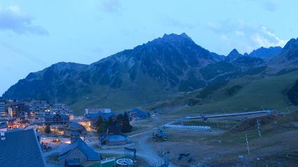 Grand Tourmalet: La mongie village - 1750m (skaping.com)