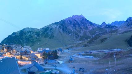 Grand Tourmalet: La mongie village - 1750m (skaping.com)