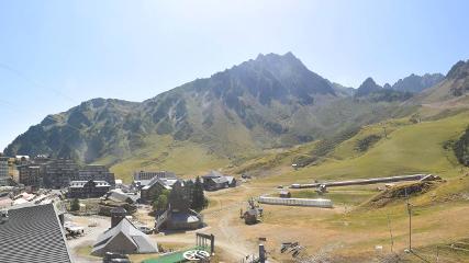 Grand Tourmalet: La mongie village - 1750m (skaping.com)
