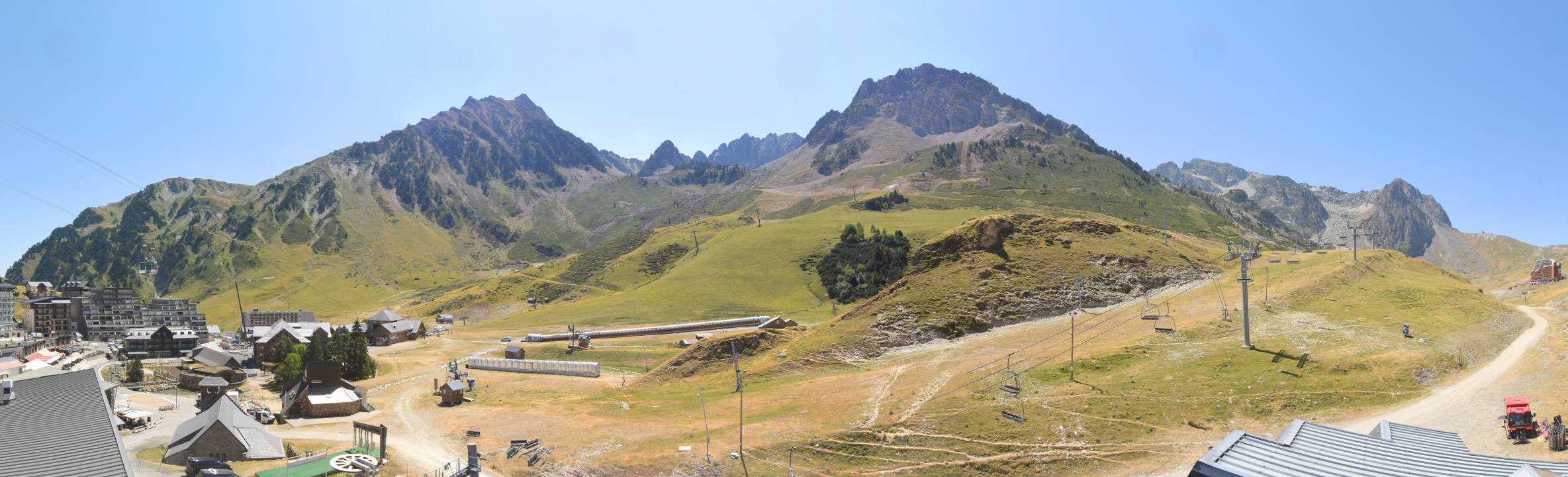 Webcam Grand Tourmalet: La mongie village - 1750m