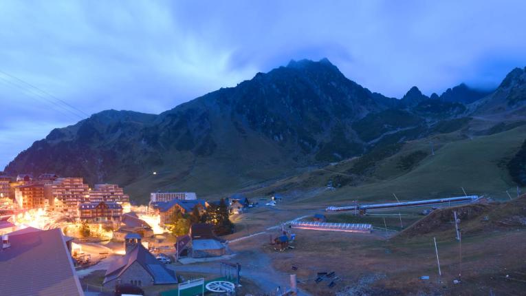 Webcam Grand Tourmalet: La mongie village - 1750m