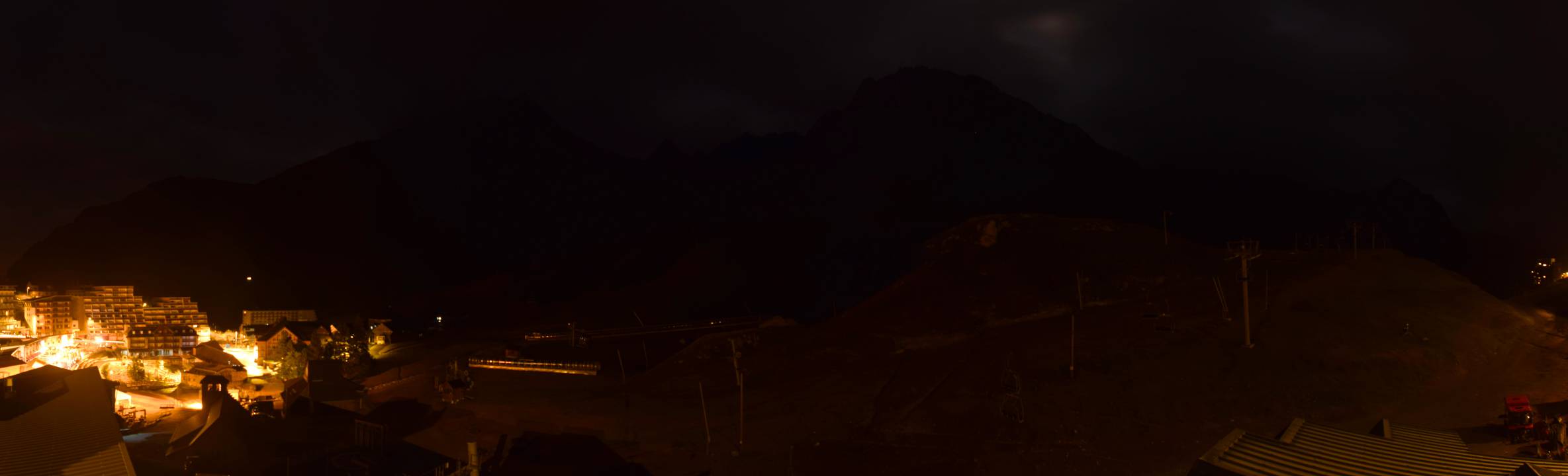 Webcam Grand Tourmalet: La mongie village - 1750m