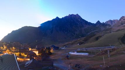Grand Tourmalet: La mongie village - 1750m (skaping.com)